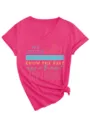 Dames Roze V-hals Korte Mouw Grafisch T-shirt met Knoop Stijlvolle Casual Zomer Top - S / Tops / Rood