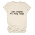 Beige Kurzarm T-Shirt Detail mit schwarzem Typografie-Zitatdruck auf weichem Stoff. - S / Oberteile / Sand (Schwarzer Text)