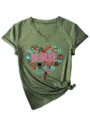 Nahaufnahme des Damen V-Ausschnitt T-Shirts mit Herz-Krankenschwester-Motiv in Olivgrün. - S / Oberteile / Olivgrün