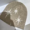 Gorro de punto estilo coreano, gorro de invierno caqui con bonitas estrellas blancas. - 56-58cm / Caqui