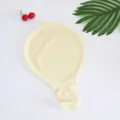 Großer 36 Zoll flacher Latexballon in hellgelber Farbe, ideal für Party- und Festdekoration. - Warmes Gelb