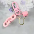 Porte-clés lettre U en alliage rose et breloque de sac avec chaîne et clochette. - Lettre U
