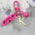 Porte-clés pendentif de sac lettre K en alliage rose avec chaîne et jolie clochette - Lettre K