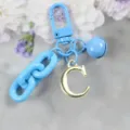 Porte-clés bleu avec pendentif lettre C doré, charm de sac DIY mignon et accessoire polyvalent. - Lettre C