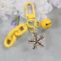 Gelber Legierungs-Schlüsselanhänger mit Kette Glocke und funkelndem Strass-Blumenanhänger Tasche - Stil 1