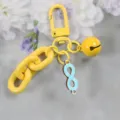 Gele legering 8-vorm sleutelhanger hanger met ketting en bel, stijlvolle schattige tasbedel variant. - Stijl 2