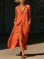 Gedetailleerd close-up van de oranje mouwloze lange jurk met split en zakken. - Oranje