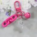 Roze metalen sleutelhanger met strass, muzieknoot bedel, bel en kleurrijke ketting. - Stijl 3