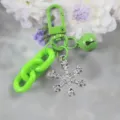 Groene legering sleutelhanger variant met sprankelende strass sneeuwvlok hanger en bel. - Stijl 6