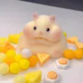 Super süßes flauschiges gelbes Hamster Quetschspielzeug für Stressabbau und Entspannung - Goldhamster