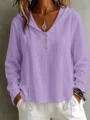 Vista dettagliata della camicia casual in tinta unita con cappuccio e maniche lunghe donna. - Viola