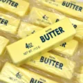 Butterstick-Quetschspielzeug zum Stressabbau und sensorisches, langsames Rückfederungsspiel - Butterstick-Stil / 12 pro Box / Gelb