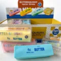 Detailansicht bunter Butter-Squishy-Spielzeuge mit langsam steigender weicher Textur - Simulation Butterstick / 12er Set