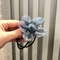 Coletero de flor de gasa azul con estampado de estrellas, coletero de tela elegante. - Coletero / Verde azulado