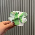 Gruen und weiss Schleife Haarklammer kinder suess Haaraccessoire zweifarbige Band Spange - Hellgrün