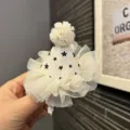 Süße Sternen Mesh Party Hut Haarklammer für Kinder, süßes Pom-Pom Kleinkind Haaraccessoire. - Hellgelb (W1-3)