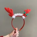 Weihnachten Rentier Geweih Haarreif mit süßen weißen Bommeln und Beeren für Kinder. - Dunkelroter Pompon Stil