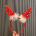 Roter Rentier Geweih Haarreif mit flauschigen weißen Federn und bunten Glocken für Weihnachtsfeier. - Orangerot Bunte Glocken Stil