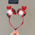 Weihnachtlicher Haarreif für Kinder mit roten Geweihen und flauschigen Plüschbällen. - Weinroter Pompon Grüner Punkt Stil
