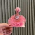 Süße rosa Baby Geburtstag Party Hut Haarklammer mit Tüll Netz und flauschigem Pompon. - Haarspangen-Stil / Fuchsia