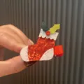 Weihnachtssocke Haarklammer glitzernd rot Haarspaccessoire fuer festliche Wintermode Looks - Weihnachtssocken-Stil / Dunkelroter Haarschnitt