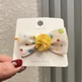Süßes Kinder Haargummi mit Pünktchen Schleife und gelbem Pompon, niedliches Haaraccessoire. - Cremegelb Haarseil J2-5 Garnball
