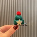 Weihnachtliche Strickmütze Haarspange für Kinder mit rotem Bommel und goldenem Stern Accessoire - Smaragdgrün