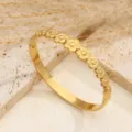 Bracciale rigido margherita floreale placcato oro in acciaio inossidabile, gioielli eleganti. - Fiore d'oro