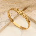 Bracciale rigido geometrico in acciaio inossidabile dorato, texture serpente elegante. - Doppio Ferro di Cavallo Oro