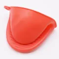 Roter Silikon Topfhandschuh fuer Mikrowelle und Ofen, hitzebestaendiger dicker Kuechenhelfer. - Verdickt / Rot