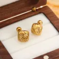 Orecchini a lobo quadrati in acciaio al titanio con diamante retrò francese per donna. - Quadrato con Trama Oro Coppia
