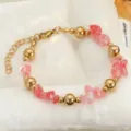 Bracciale chic con pietre naturali e perline dorate da donna, gioiello estivo dolce. - Catena e Perline 18K / Rosa trasparente