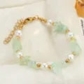 Bracciale elegante con pietre verdi e perle con catena dorata da donna per l'estate. - Decorazione con perline / Verde menta