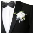 Boutonnière de rose artificielle blanche pour costume de mariage de marié et témoins floraux - Boutonnière style A