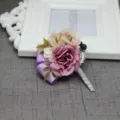 Handgemaakte kunstmatige rozen corsage met paarse lint, perfect voor bruiloften en bruidegoms. - Corsage / Paars
