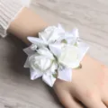 Fiore da polso in raso bianco con rose per matrimonio damigella d'onore e festa di laurea - Corsage da polso / Bianco