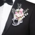 Rosa Morandi Hochzeits-Boutonniere, elegante künstliche Rosen Ansteckblume für Herren Anzug. - Ansteckblume Stil C