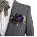 Boutonnière de rose artificielle violette pour costume de mariage, détail de fleur en tissu. - Corsage