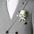 Elegante witte roos corsage boutonnière voor bruiloft bruidegom, zakelijke bijeenkomst en feest. - Stijl 2
