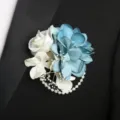 Élégante boutonnière de mariage bleue et blanche avec perles pour le marié et les témoins. - Modèle B (corsage)