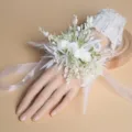 Corsage de poignet de rose artificielle blanche de mariage bracelet de fleurs de demoiselle - Corsage de poignet style B