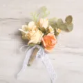 Kunstmatige bloemen corsage boutonniere met gele rozen en witte kant lint voor bruiloft - Corsage / Oranje