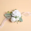 Elegante witte kunstmatige roos polsbloem en boutonnière voor bruiloft feestelijke decoratie. - Polscorsage / Wit