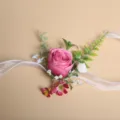 Kunstmatige roos trouwen polscorsage bloem voor bruidsmeisjes, elegante bloemaccessoire. - Polscorsage / rozenroze