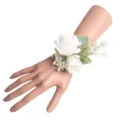 Corsage da polso con rose bianche per matrimonio damigella braccialetto di fiori finti. - Corsage da polso