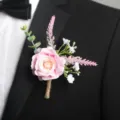 Boutonnière con rosa rosa fatta a mano fiore artificiale spilla da abito da sposa per sposo. - Corsage / Rosa Medio