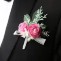 Roze kunstbloem boutonnière voor trouwpak bruidegom reversbloem feestelijke accessoires. - Corsage / Dieproze