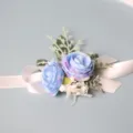 Blauwe stoffen roos polsbloem met wit lint, elegante huwelijk corsage accessoire voor bruid. - Polscorsage / Blauw