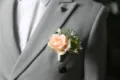 Elegante perzik kleurige roos trouwen corsage knoopsgat bloem voor bruidegom pak decoratie. - Reguliere Korsage / Champagne