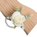 Fiore da polso in rosa bianca artificiale con bracciale di perle per matrimonio. - Corsage da polso / Bianco